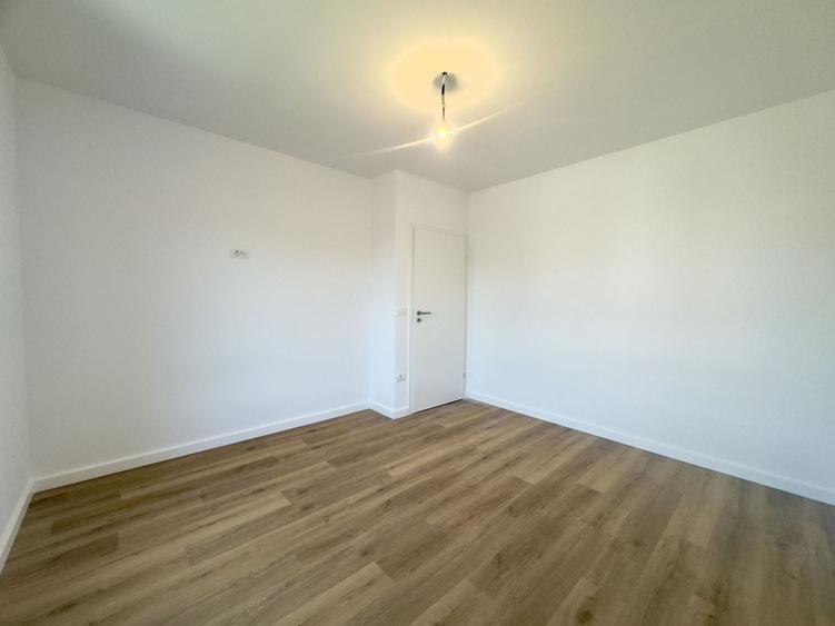 Duplex cu 5 camere cu Canalizare în Dumbrăvița