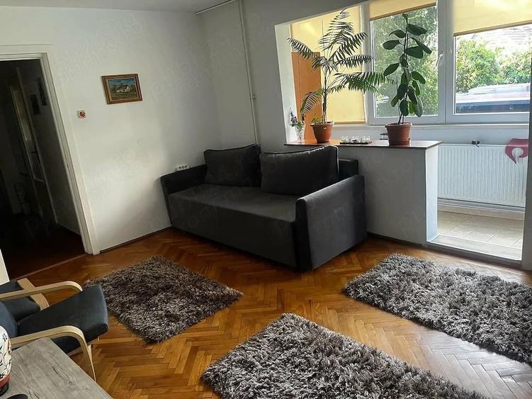 Apartament cu 3 camere semidecomandat în Complex Studențesc