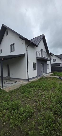 Casă cu 4 camere în Letea Veche