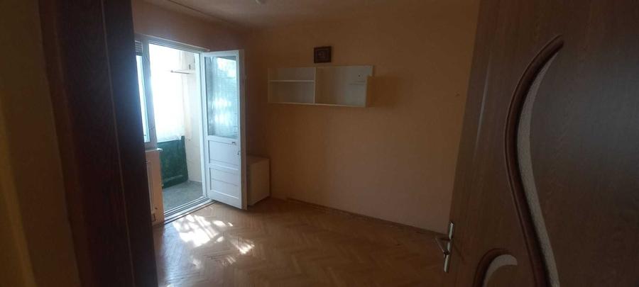 Apartament cu 3 camere semidecomandat în Circumvalațiunii