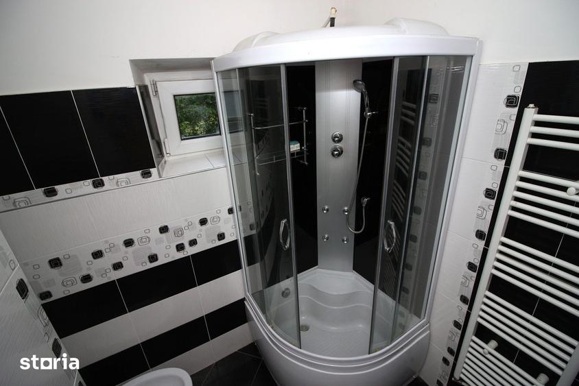 Apartament cu 3 camere decomandat în Est