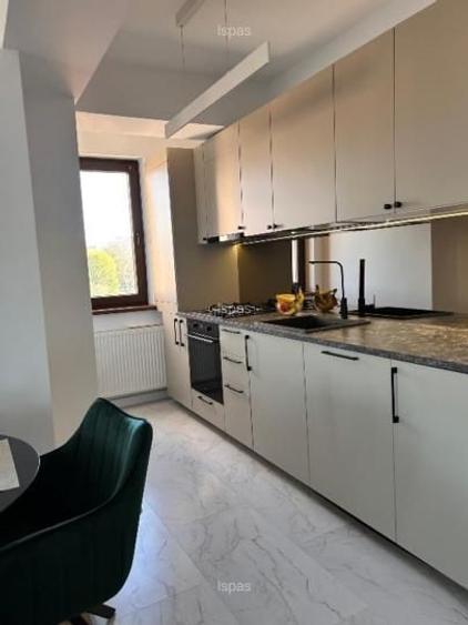 Apartament cu 3 camere semidecomandat, mobilat în Parcul Carol