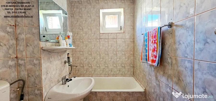 Apartament cu 3 camere semidecomandat în Dărmănești