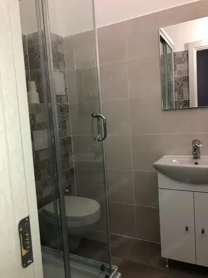 Garsonieră decomandată în Titan