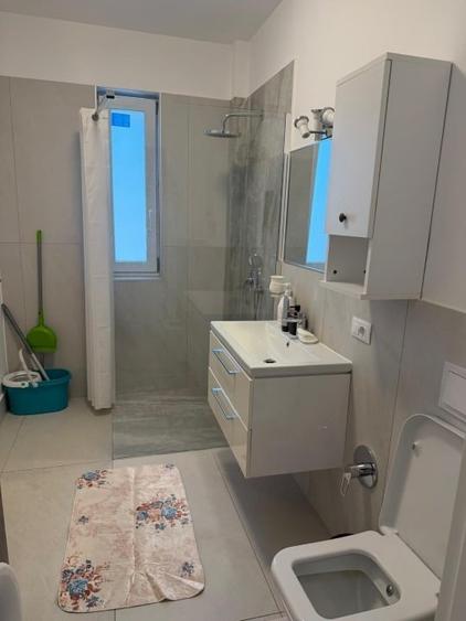 Apartament cu 2 camere decomandat, mobilat în Central