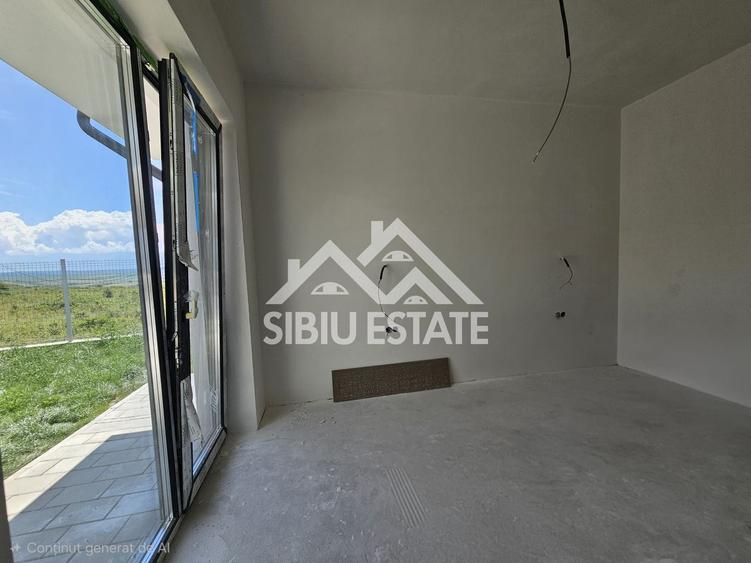 Duplex cu 4 camere cu Canalizare în Roșia