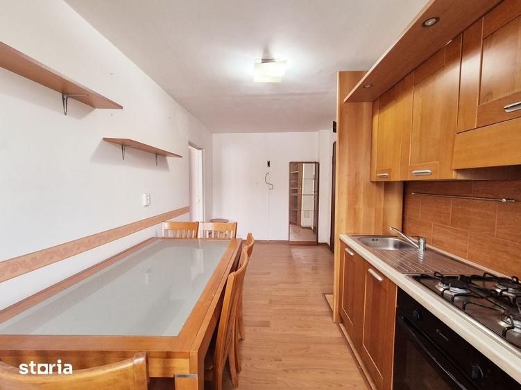 Apartament cu 3 camere decomandat în Est