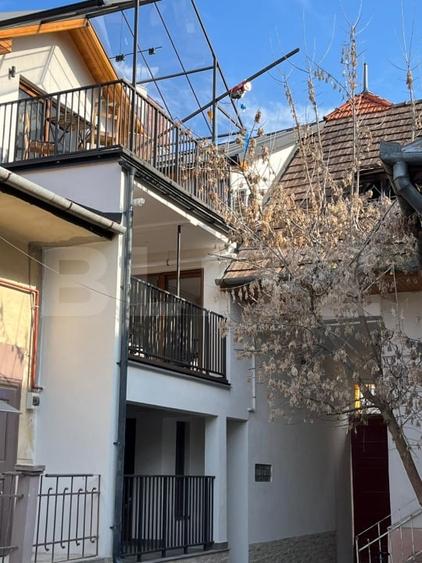 Casă individuală cu 10 camere cu Canalizare în Central