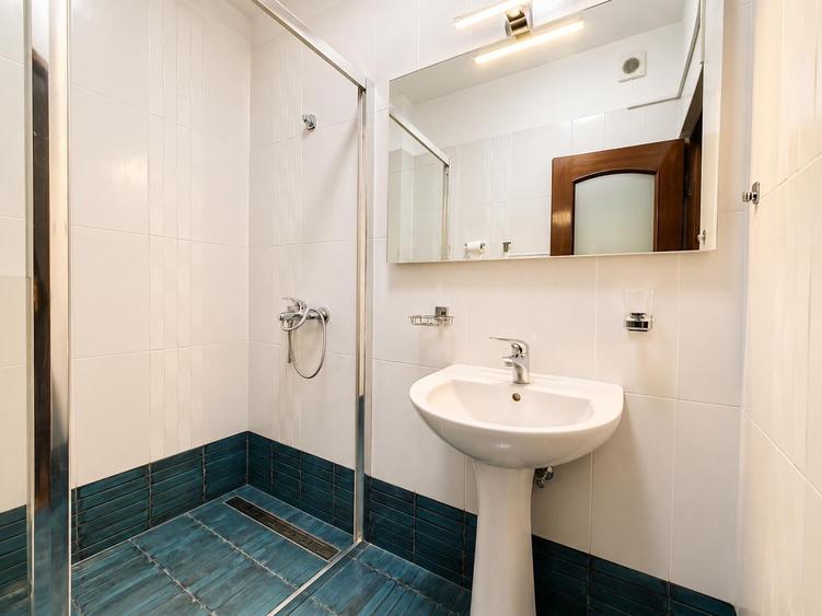 Apartament cu 4 camere decomandat în Dorobanți