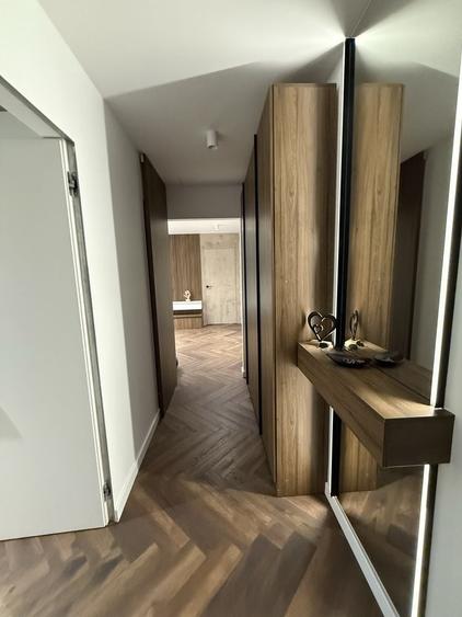 Apartament cu 3 camere semidecomandat în Ștefan cel Mare