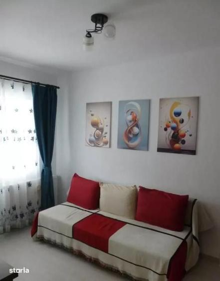 Apartament cu 3 camere decomandat în Roșia