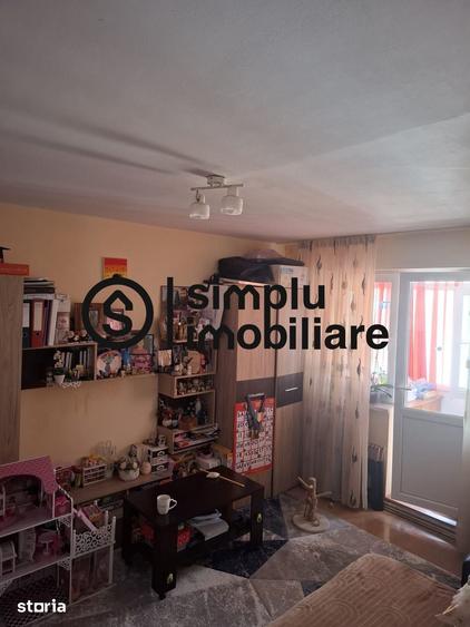 Apartament cu 3 camere în Craiovița Nouă