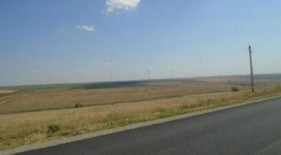 Teren de 9000 mp, în Schela