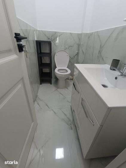 Apartament cu 3 camere decomandat în Petros