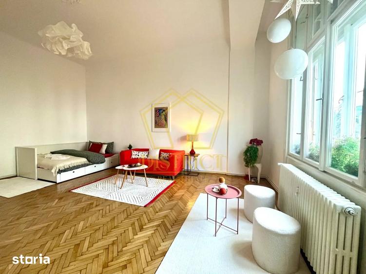 Apartament cu 3 camere în P-ța Victoriei