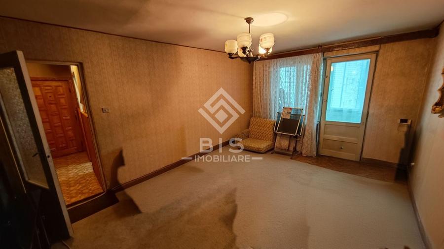 Apartament cu 4 camere decomandat în Central
