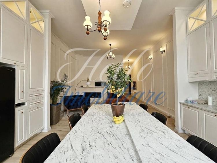 Apartament cu 3 camere semidecomandat, mobilat în Central