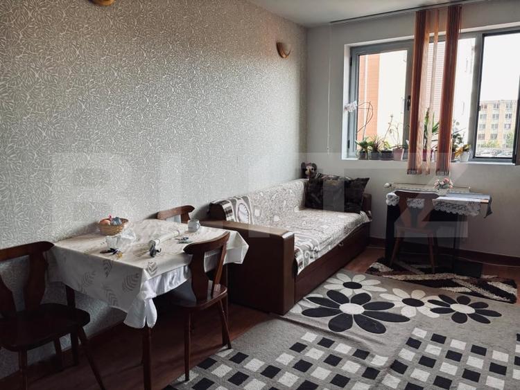 Apartament cu 2 camere semidecomandat, mobilat în Cloșca