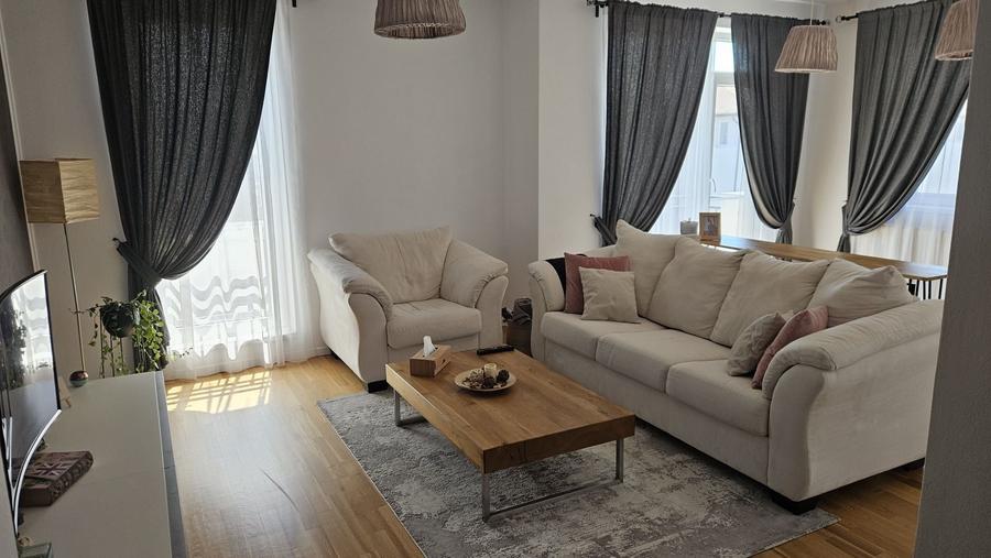 Apartament cu 3 camere decomandat în Lotrioara