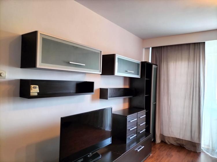 Apartament cu 3 camere decomandat în Drumul Carului