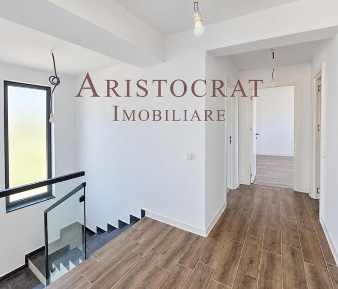 Casă cu 5 camere cu Teren 330 Mp în Corbeanca