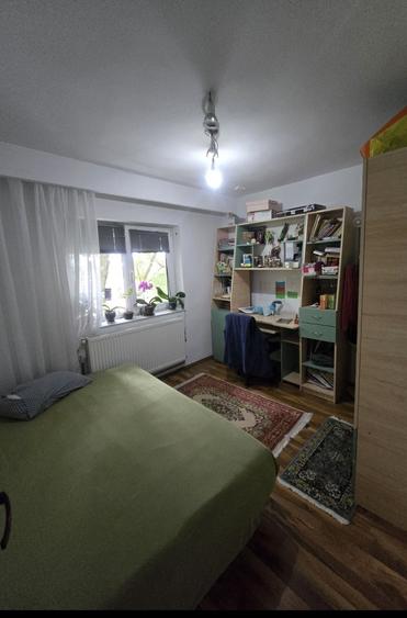 Apartament cu 3 camere decomandat în Girocului