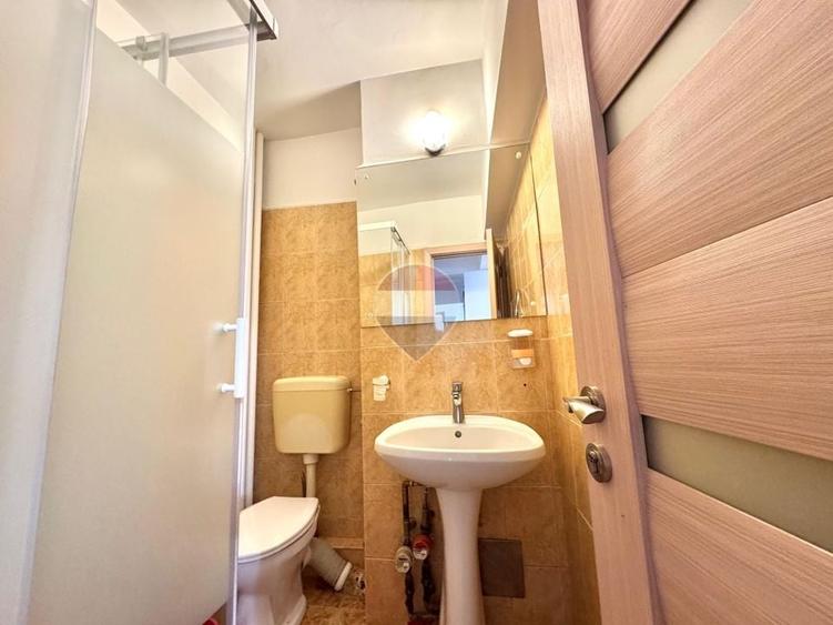 Apartament cu 4 camere decomandat, mobilat în Central