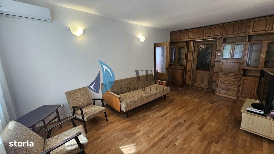 Apartament cu 3 camere decomandat în Cornișa