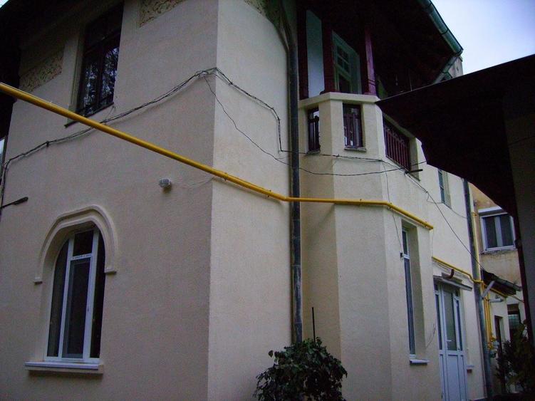 Casă individuală cu 2 camere cu Canalizare în Dorobanți