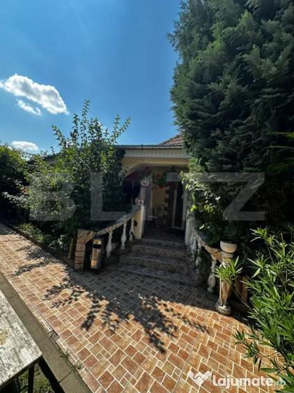 Casă cu 4 camere cu Teren 2400 Mp în Central