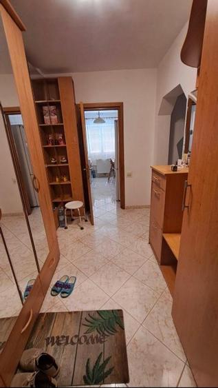 Apartament cu 2 camere, mobilat în Tei