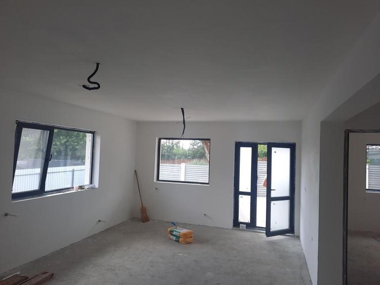 Vand casa in Com. Sendreni (cartierul nou) - 7