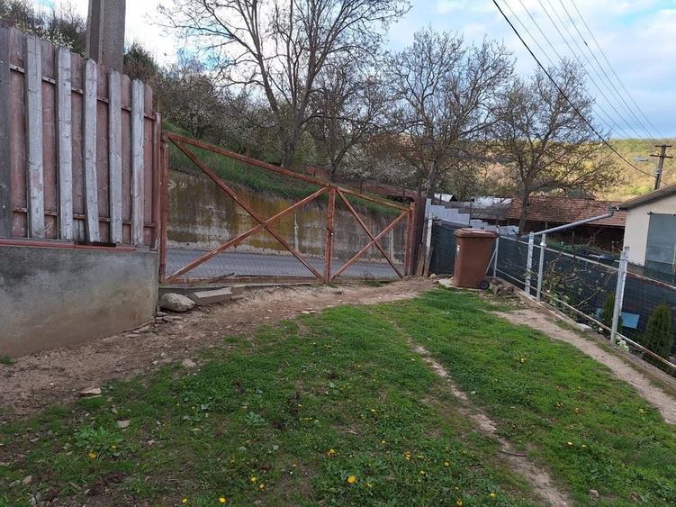 Casă cu 3 camere în Central