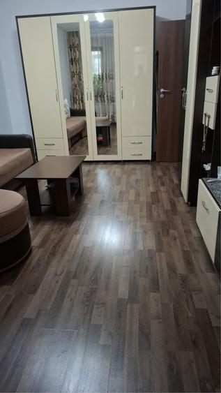 Apartament cu 3 camere decomandat în Rahova