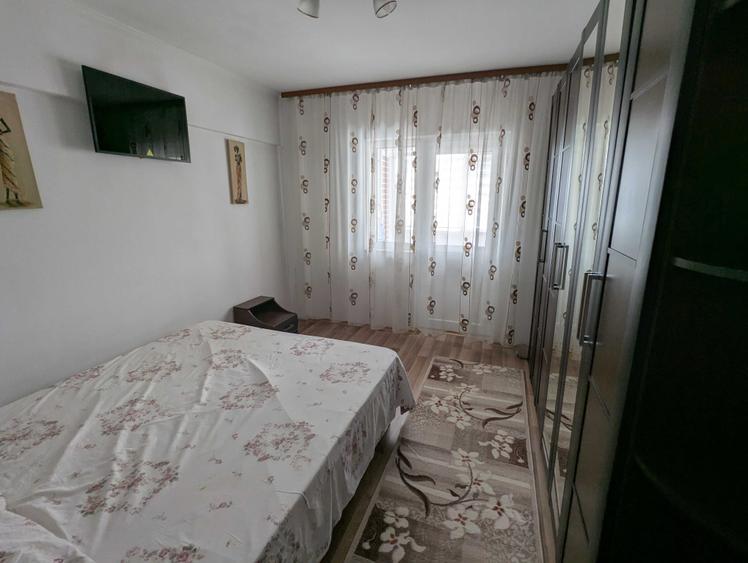 Inchiriez camera in apartament cu 3 camere, centru, langa UMF - 9