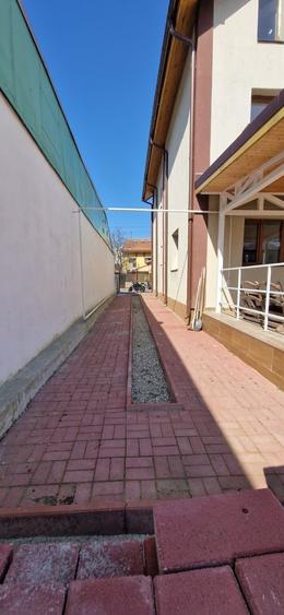 Casă individuală cu 7 camere cu Canalizare în Berceni