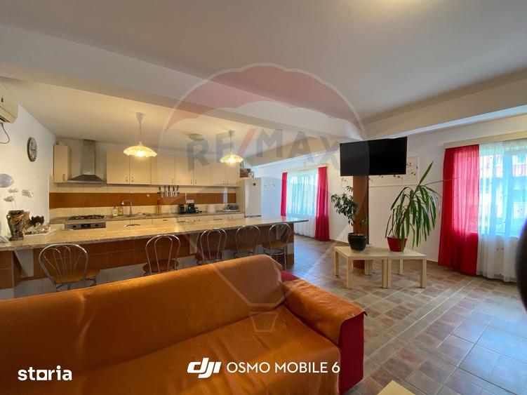 Casă cu 9 camere cu Teren 480 Mp în Limanu