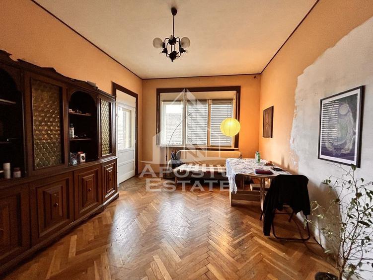 Apartament cu 4 camere decomandat în Central