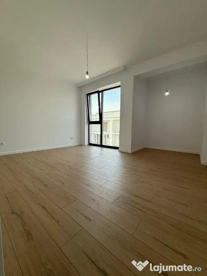 Casă cu 5 camere cu Teren 60 Mp în Pipera