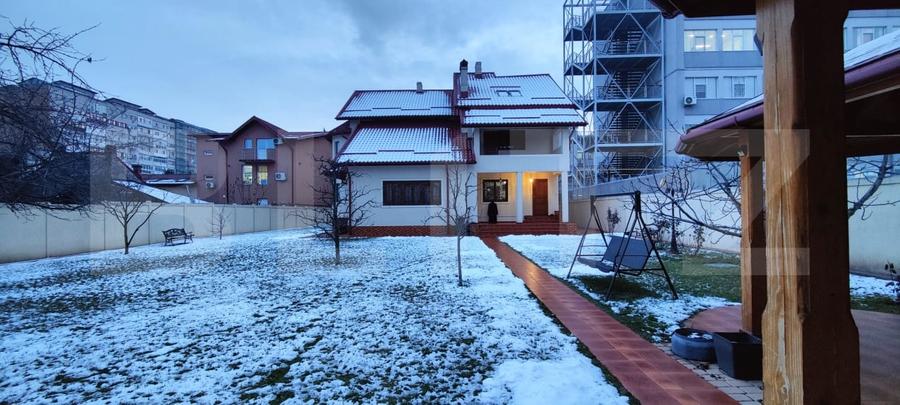 Casă individuală cu 10 camere cu Canalizare în Central