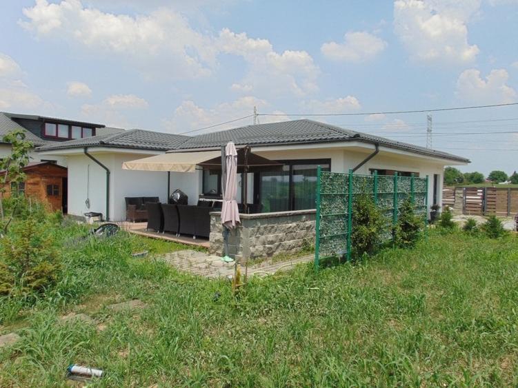 Casă individuală cu 3 camere cu Canalizare în Tărtășești