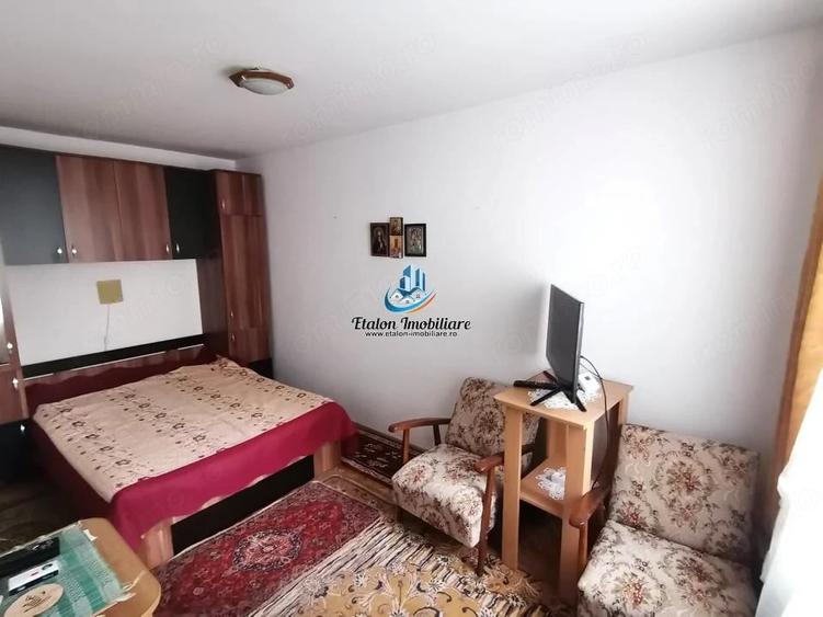 Apartament cu 3 camere semidecomandat în Dărmănești