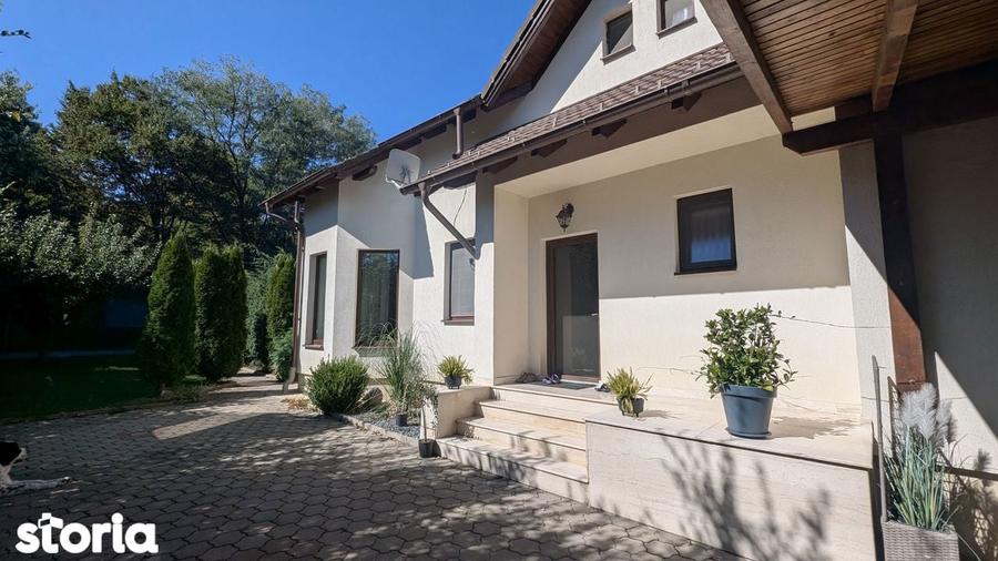 Casă cu 5 camere cu Teren 1500 Mp în Central
