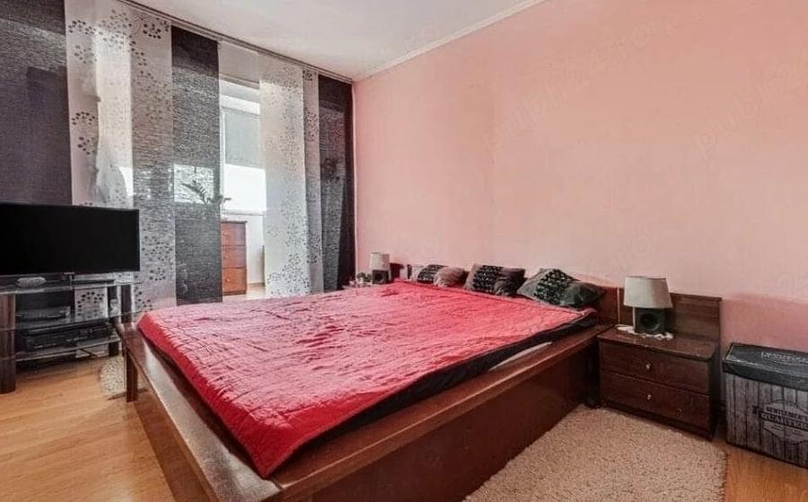 Apartament cu 3 camere decomandat în Exterior Vest