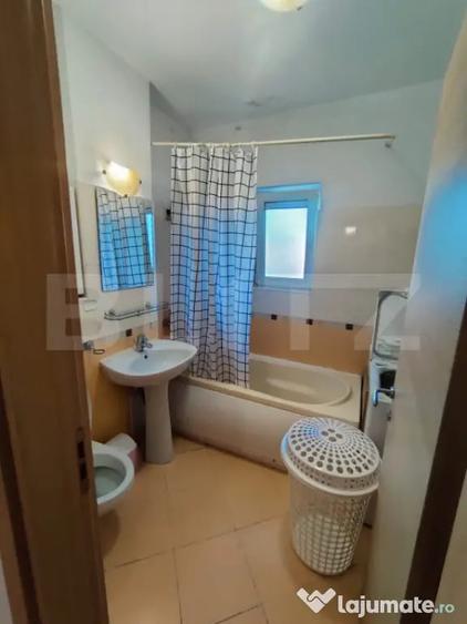 Apartament cu 3 camere decomandat în Aradului