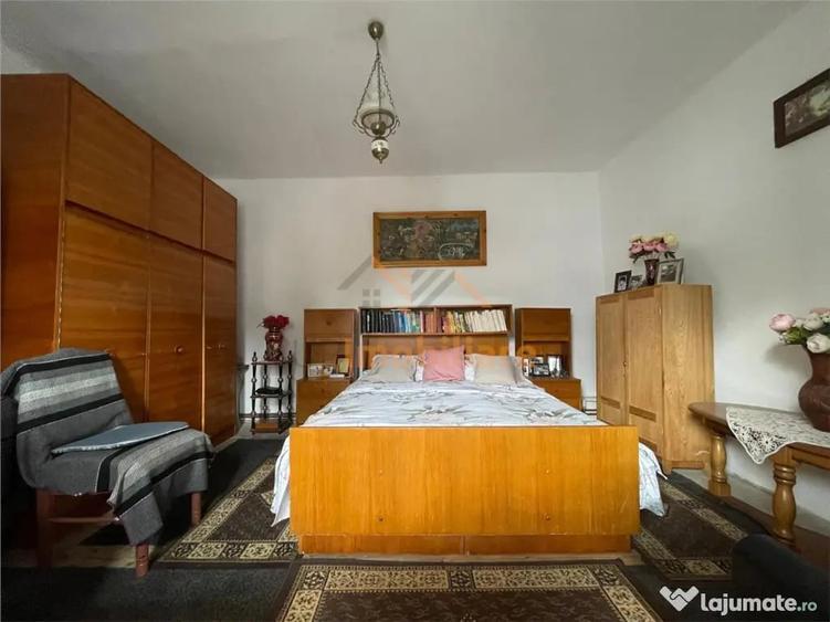 Casă cu 4 camere cu Teren 1439 Mp în Central