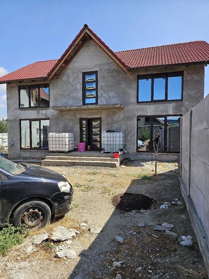 Casă cu Teren 850 Mp în Halânga