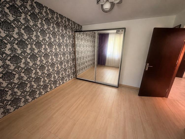 Apartament cu 3 camere decomandat în Drumul Taberei