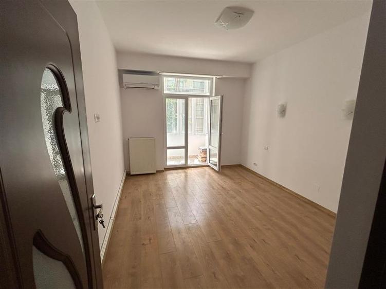 Apartament cu 3 camere decomandat în Magheru