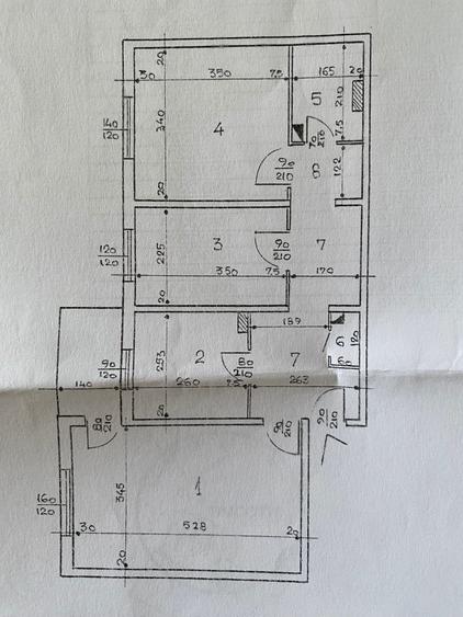 Apartament cu 3 camere decomandat în Nicolina